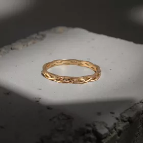 Holly Gold Simple
