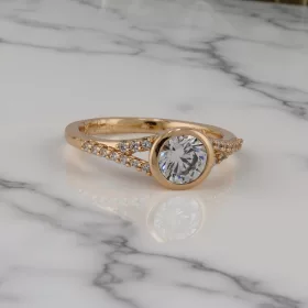 Mayra Diamond Gold